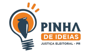 Logo do Pinha de Ideias Justiça Eleitoral - PR com uma lâmpada azul com detalhes em laranja e uma pinha dentro.